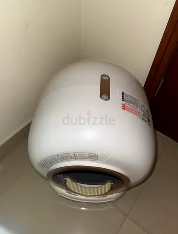 Automatic Self-Cleaning Cat Litter Box (Used, Good Condition)