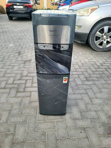 Bottom load water dispenser