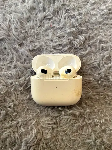 Used Apple AirPods 3