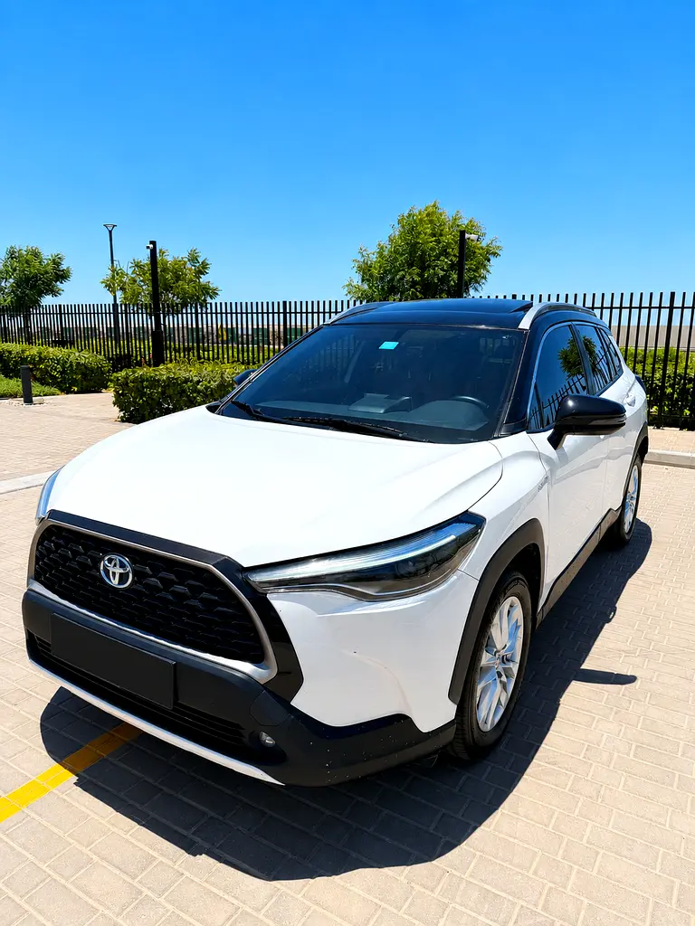 Toyota Corolla Cross 2022 — photo 1 of 13