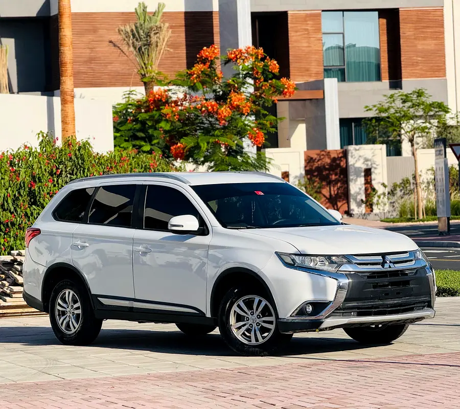 Mitsubishi Outlander 2016 — photo 1 of 15
