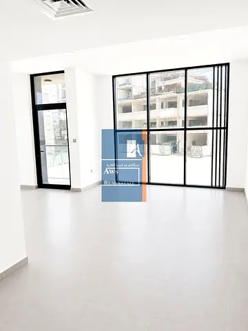Modern 3BHK for Family with Eatery, and Mart within the Building