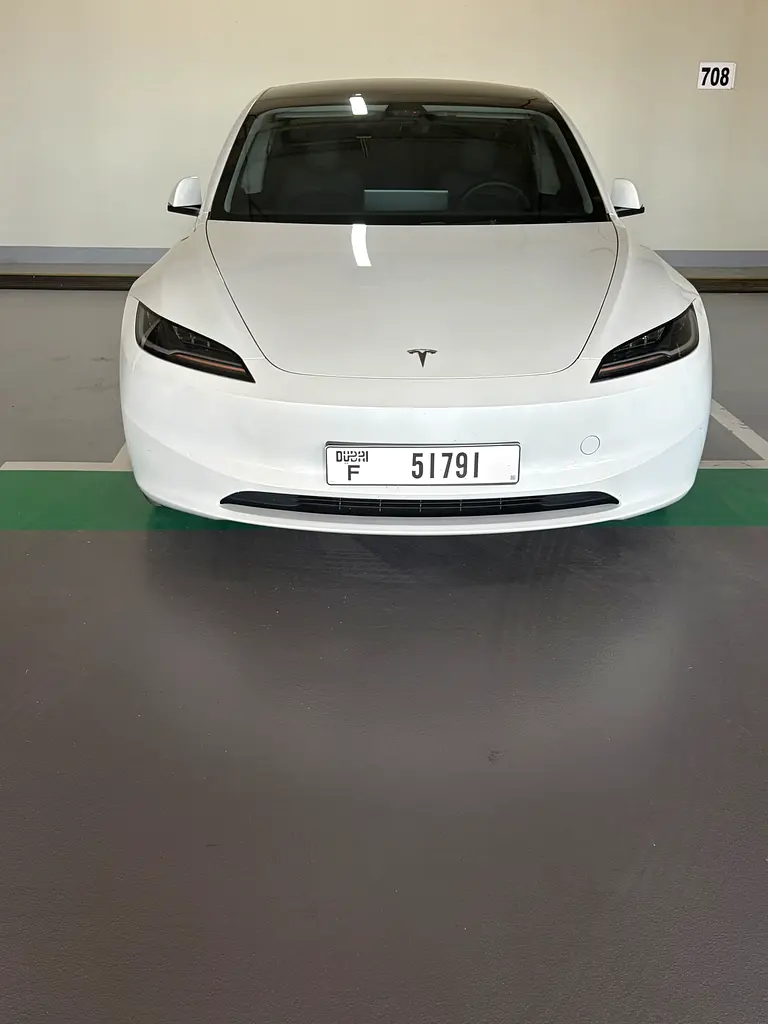 Tesla Model 3 2024 — photo 1 of 6