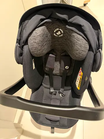 Maxi Cosi Infant Car Seat with Carry Handle - Comfortable Newborn Support