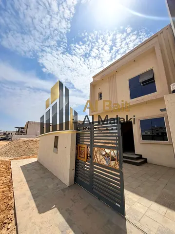 Elegant Townhouse Close to Mosque & Services