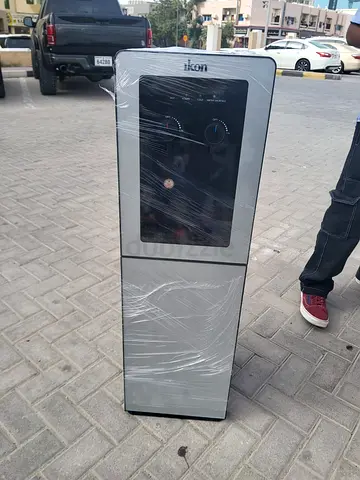 Bottom load water dispenser