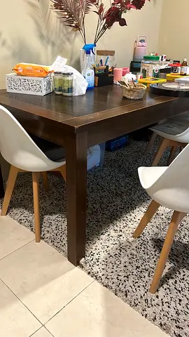 Table with 4 chairs
