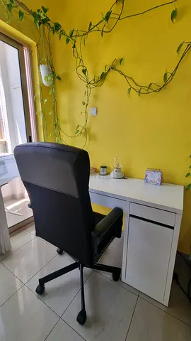 Ikea MICKE Desk, white, 105x50 cm  MILLBERGET
Swivel chair, Murum black