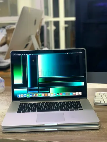 Macbook pro core i7 2015 Retina graphic 2 gb rqm 16 gb ssd drive 128 gb iOS monterey priz six hundre