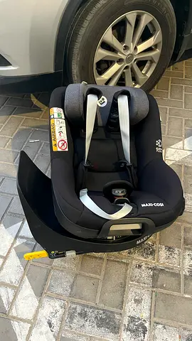 Maxi-Cosi Mica 360 Pro i-Size Rotating Car Seat with Base - Black used