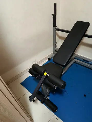 Weights bench with weights