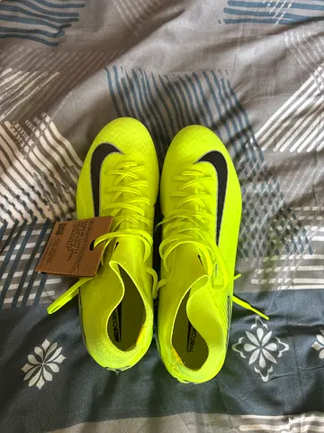 Nike Soccer Cleats - Bright Yellow for High Performance
