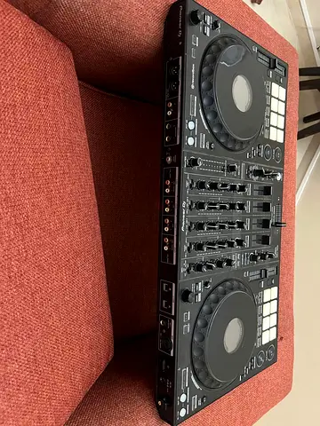 Pioneer DDJ-1000 with soft MAGMA case.
