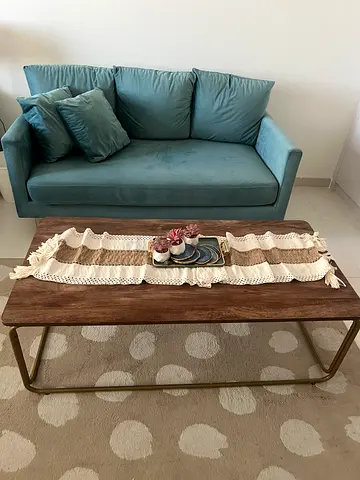 Sofa + table