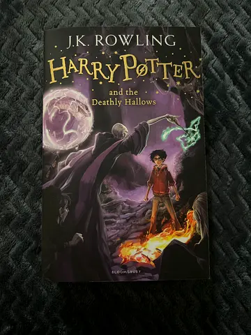 Harry Potter and the Deathly Hallows - Paperback (J.K. Rowling)