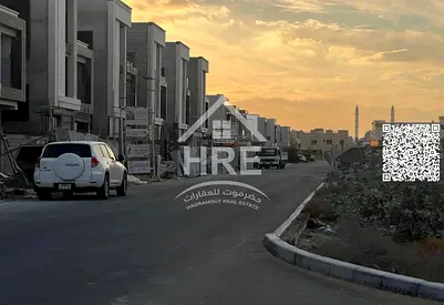 Prime corner plot for sale in Al-Haliou 2