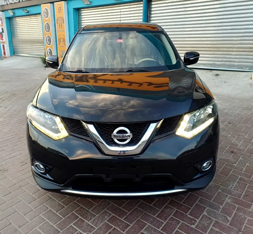 Nissan X-Trail 2015 — photo 1 of 14