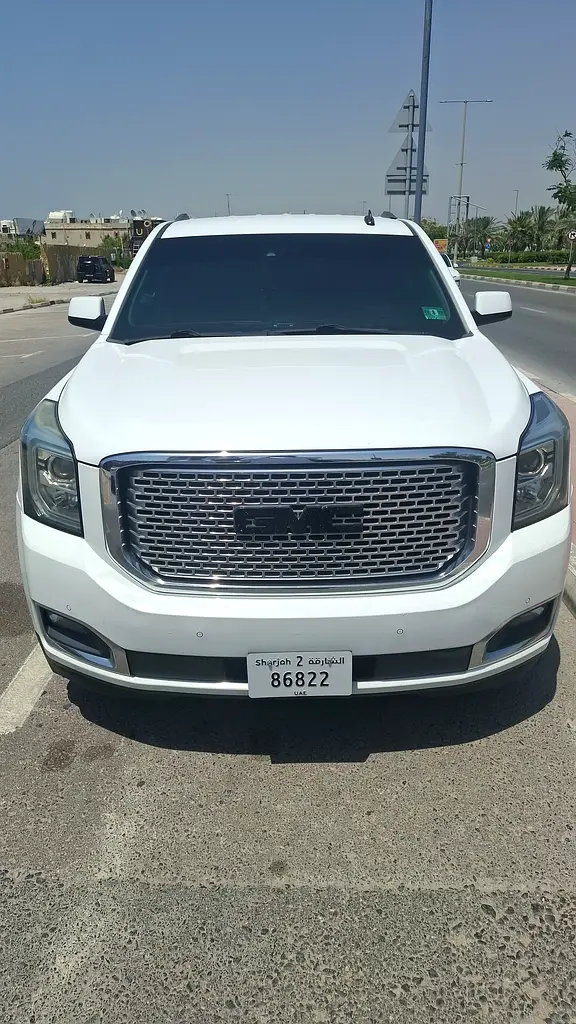 GMC Yukon 2015 — photo 1 of 4