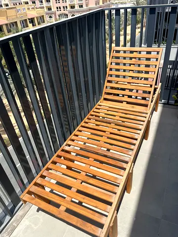 Acacia sunbed, table chairs and shelf