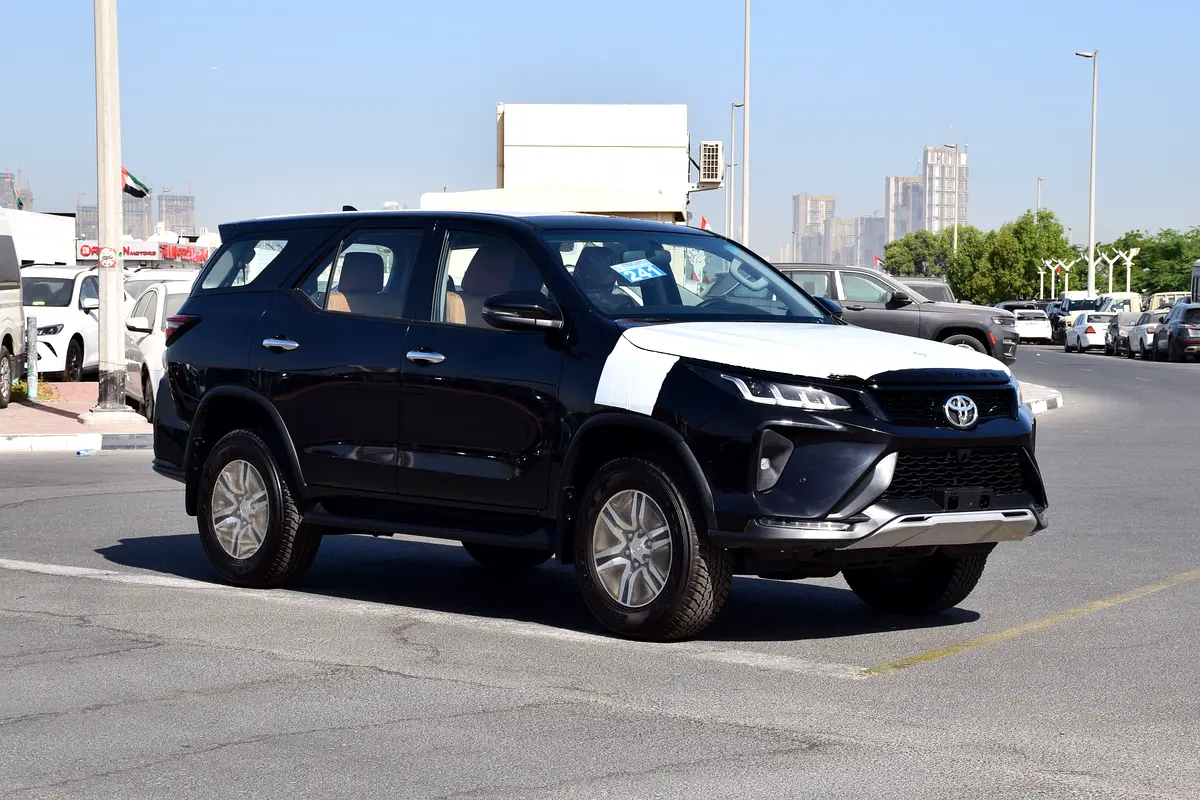 Toyota Fortuner 2026 — photo 1 of 20