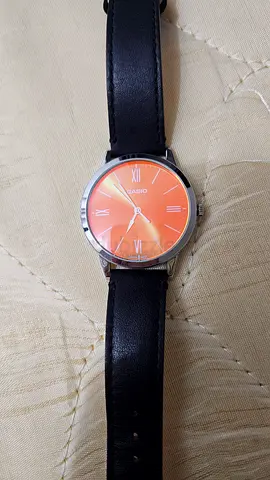 Classic unisex analog wristwatch with black leather strap and orange dial