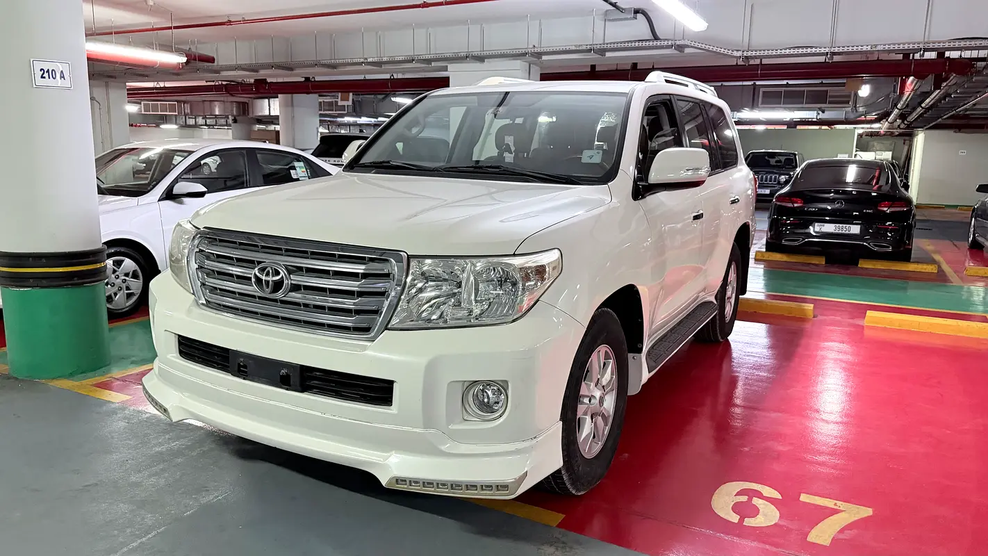 Toyota Land Cruiser 2013 — photo 1 of 12