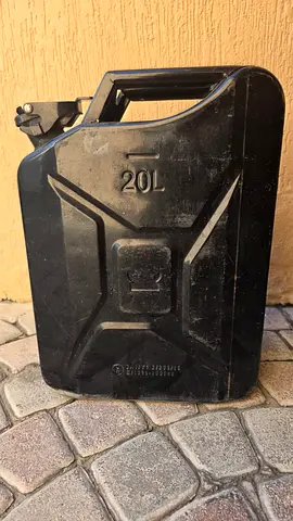 STEAL JERRICAN 20L WITH DIESEL