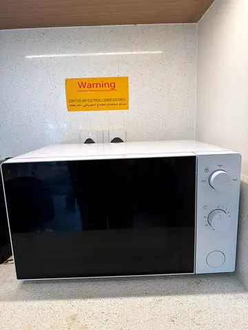 White countertop microwave oven - good working condition