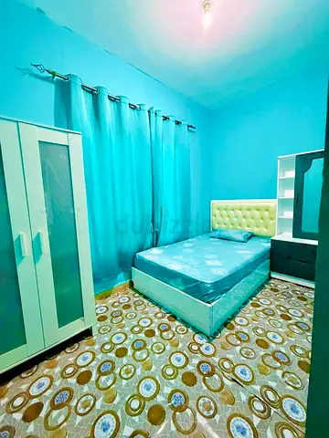 Partition room with window