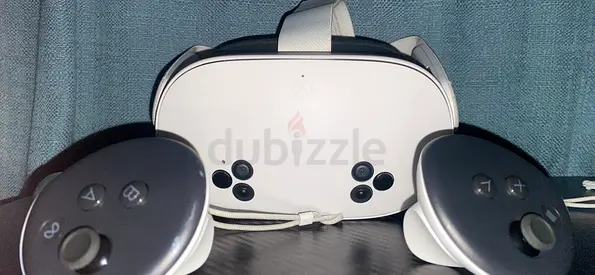 Meta/Oculus Quest 3S VR Headset with Two Touch Controllers - Like-New Condition