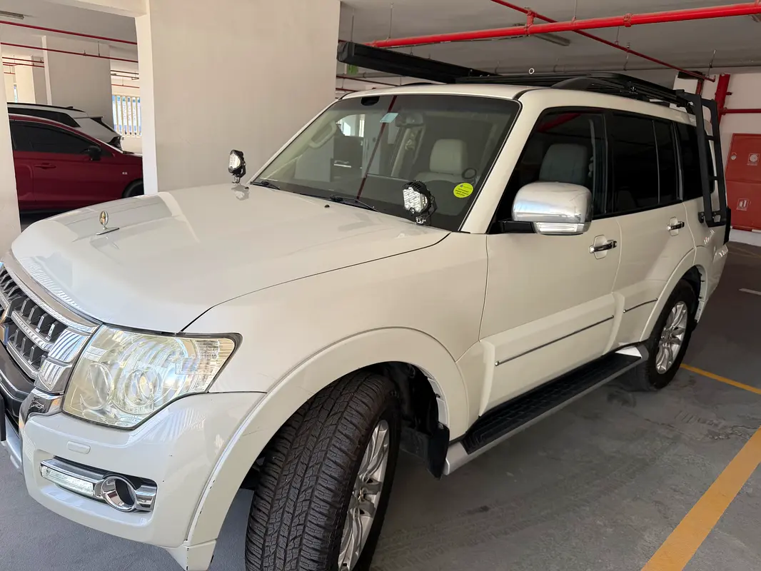 Mitsubishi Pajero 2015 — photo 1 of 8