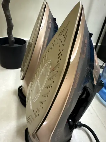Pair of Tower steam irons - brand new