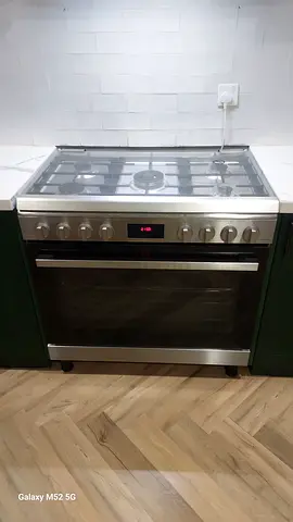 Bosch brand 6 series 5 burner gas cooker 90by60