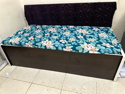 Single box bed with mattress - good condition