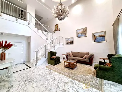 High End | Spacious | Upgraded Penthouse