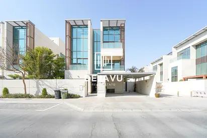 Premium Villa|Lift Access|Open For Offers|Vacant