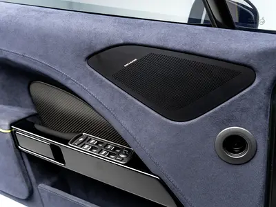 2019 Aston Martin RAPIDE — миниатюра 8
