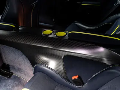 2019 Aston Martin RAPIDE — миниатюра 16