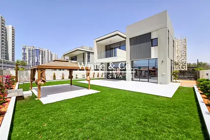 Single Row | Upgraded Villa | End of April