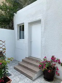 A Totally Independent Unit in JUMIERAH 2