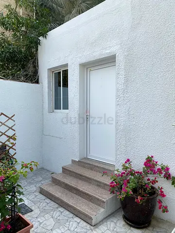 A Totally Independent Unit in JUMIERAH 2
