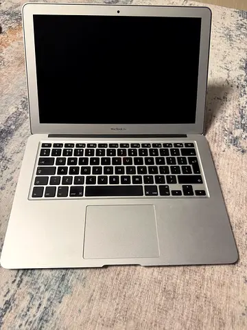 Apple MacBook Air 13-inch (Silver) - used