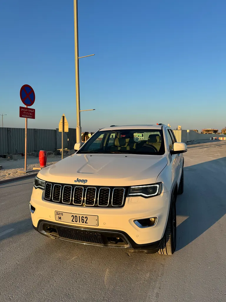 Jeep Grand Cherokee 2017 — photo 1 of 5