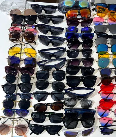 Mixed Lot of 30+ Sunglasses – Various Styles and Colors