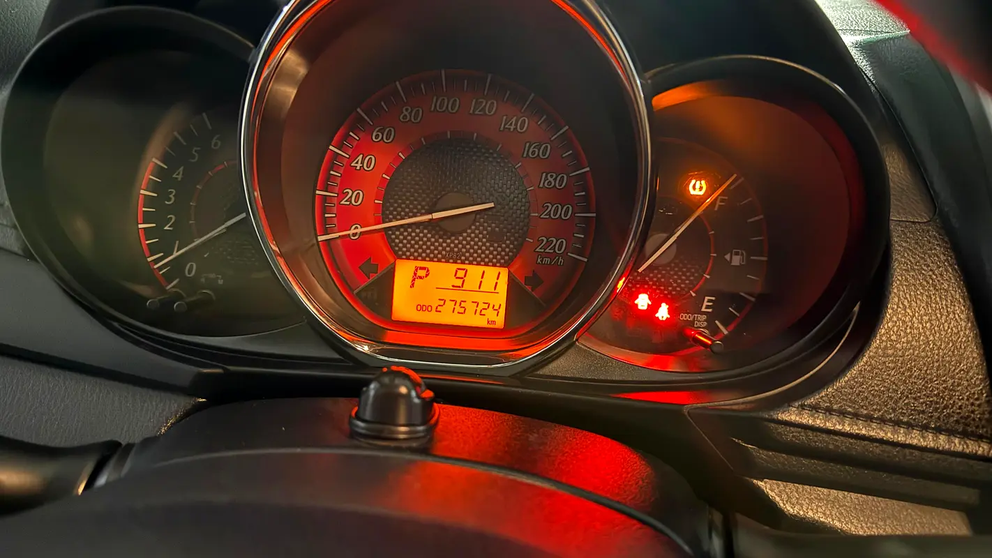 Toyota Yaris 2016 — photo 1 of 7