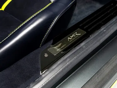 2019 Aston Martin RAPIDE — миниатюра 9