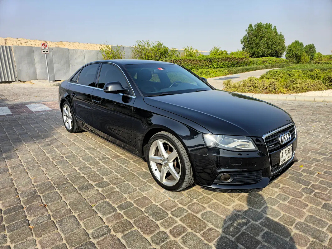 Audi A4 2009 — photo 1 of 9