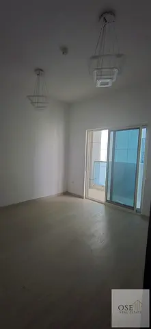 شقه غرفه وصاله في ابراج السيتي تاور بمقدم 225,000 درهم وقسط شهري 3500 درهم