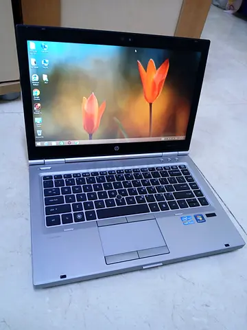 14 inch with good battery...hp 8460p core i5 2nd generation perfect condition