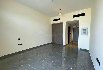 Bright Studio | Fully Fitted Kitchen | Vacant